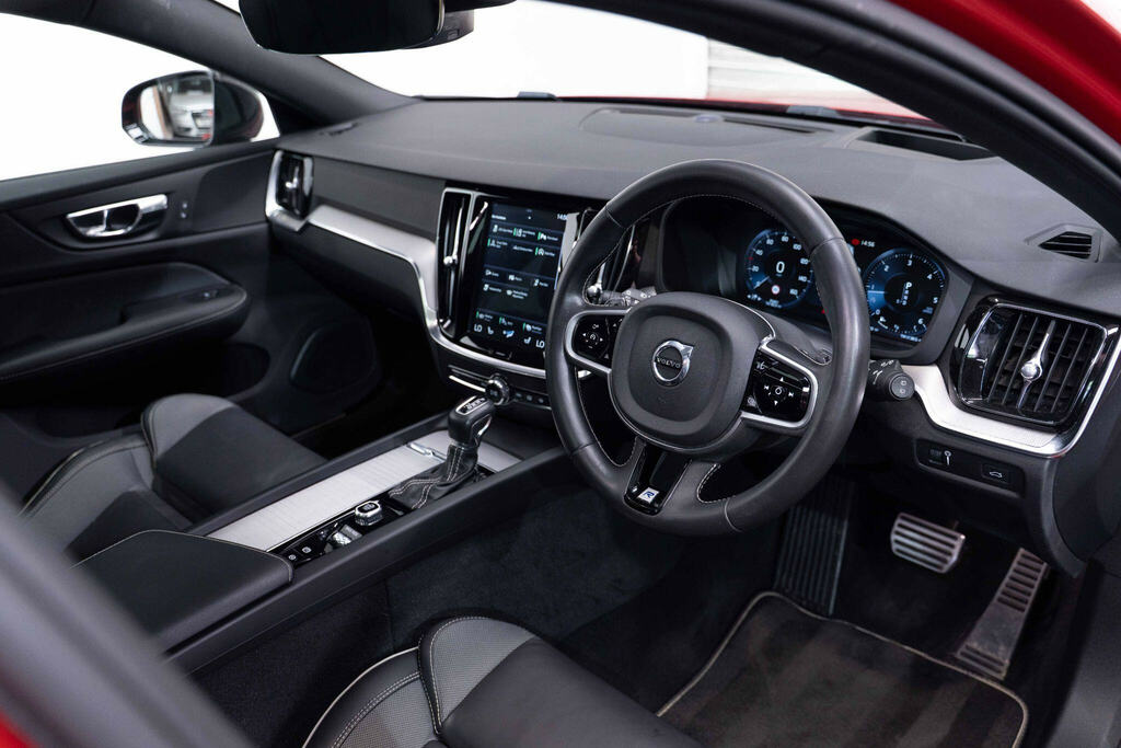 Volvo V60 D4 R-design White #9