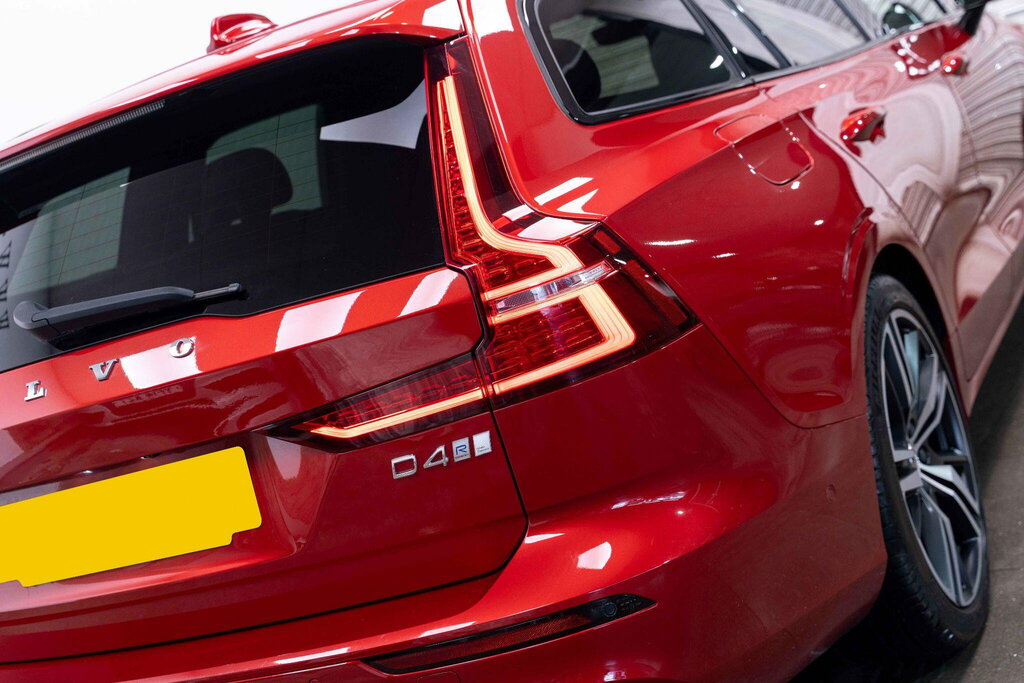 Volvo V60 D4 R-design White #38