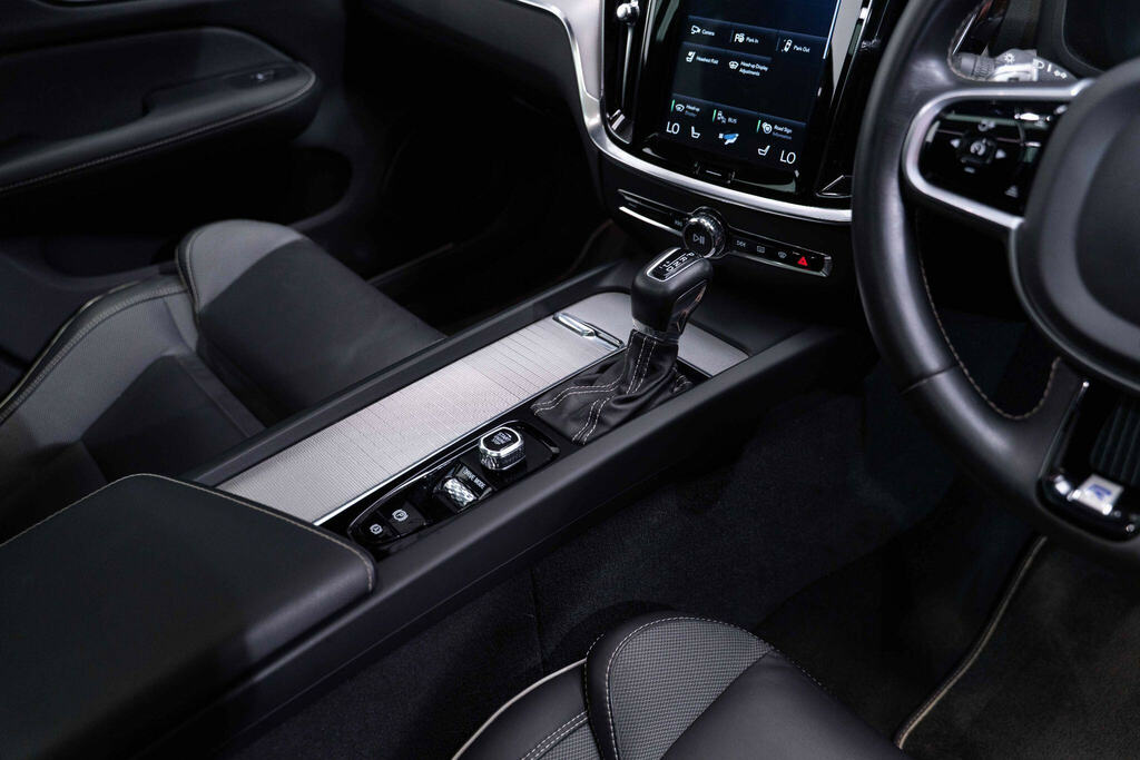 Volvo V60 D4 R-design White #10