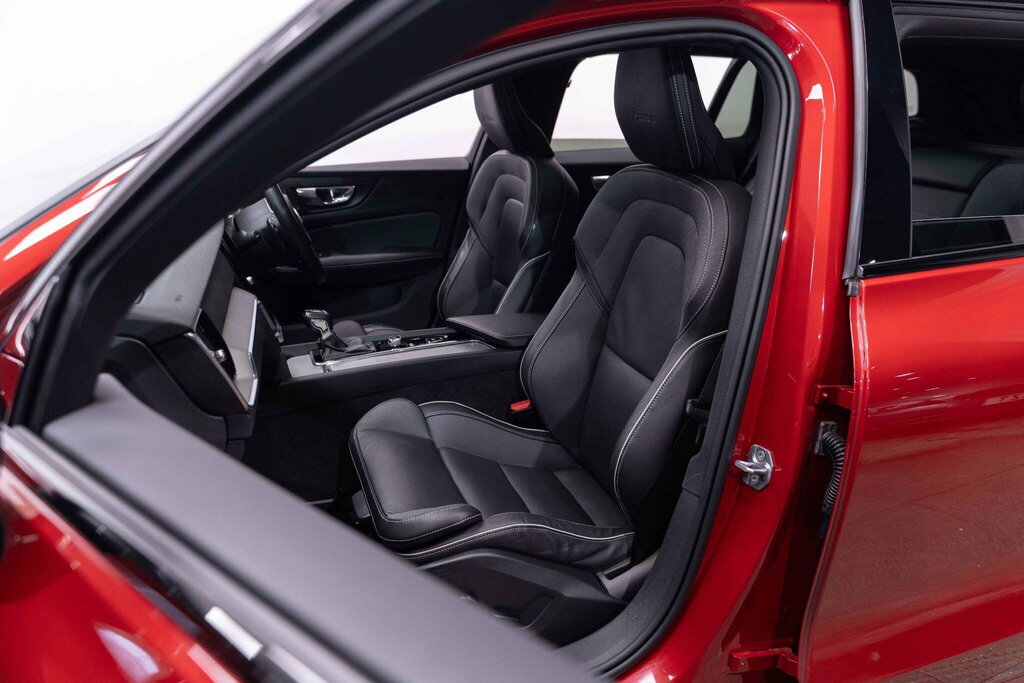Volvo V60 D4 R-design White #33