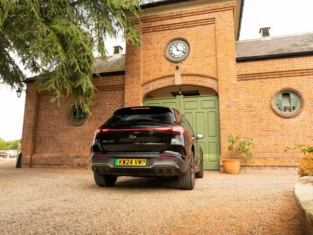 Mercedes-Benz EQA 2024 Eqa 250 70.5Kwh Amg Line Executive Suv Black #3
