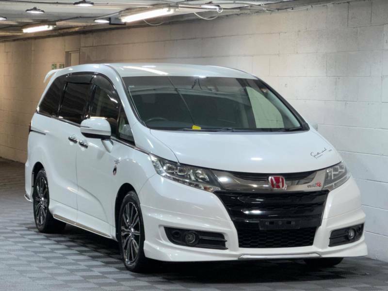 Honda Odyssey 2.4 Absolute Ex 20Th Anniversary Edition - 2014 6 White