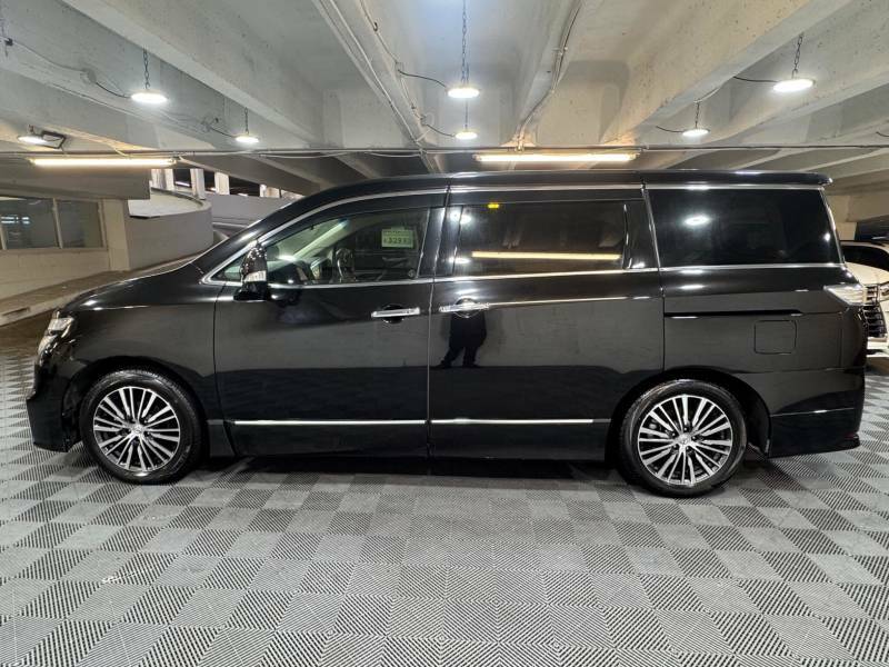 Nissan Elgrand 2.5 4Wd 250 Highway Star-s 7 Seat - 2016 16 Black #2