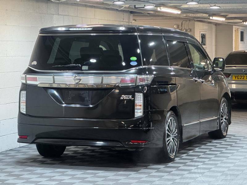 Nissan Elgrand 2.5 4Wd 250 Highway Star-s 7 Seat - 2016 16 Black #4