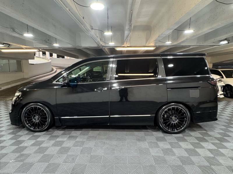 Nissan Elgrand 3.5 V6 4Wd 350 Highway Star Premium Ulez - 2019 1 Black #2