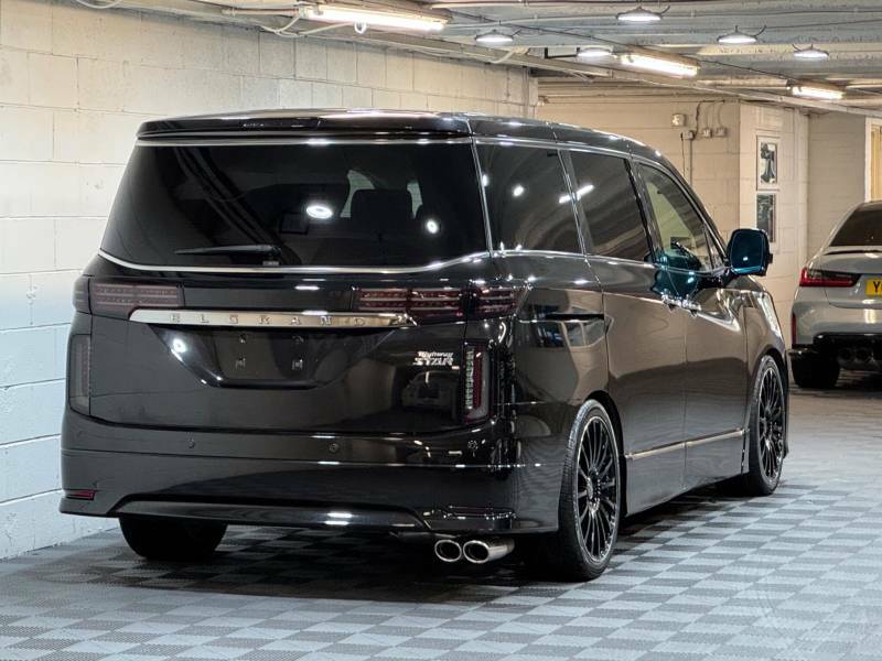Nissan Elgrand 3.5 V6 4Wd 350 Highway Star Premium Ulez - 2019 1 Black #4