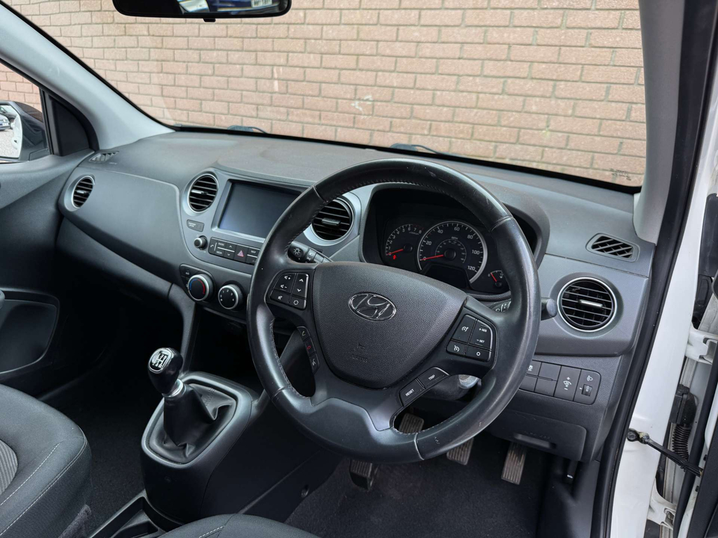 Hyundai I10 Play #3