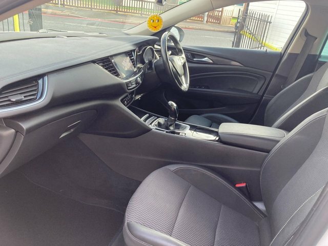 Vauxhall Insignia Turbo D Blueinjection Sri White