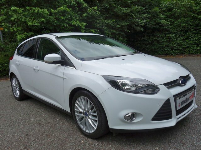 Ford Focus 1.6 Tdci Zetec Hatchback Euro 5 LO12YZZ White #2