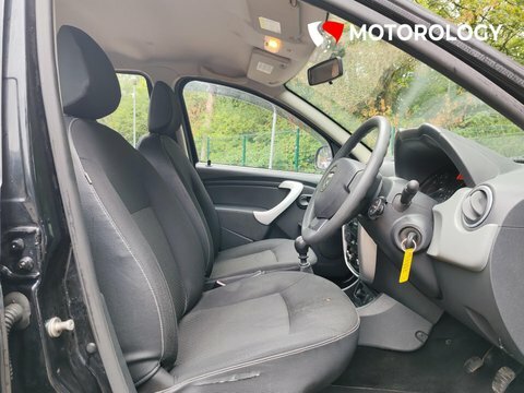 Dacia Duster Access White #11