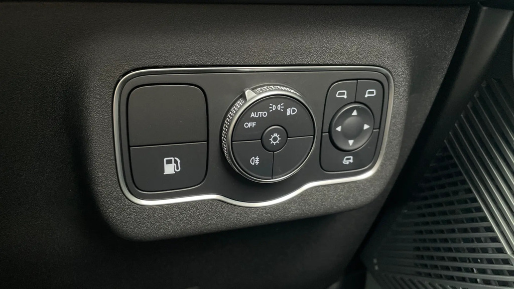 Omoda 9 Noble White #30