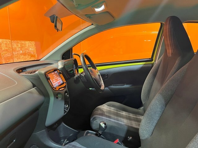 Peugeot 108 1.0 Active Hatchback 2 Tronic Euro 6 7 Green #2