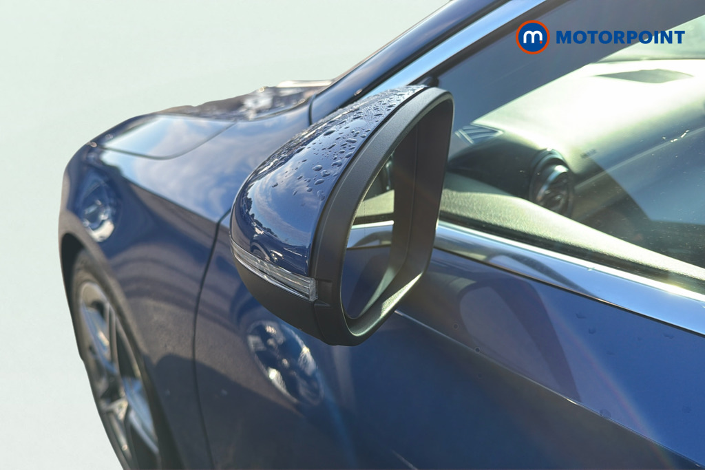 Mercedes-Benz A Class A180 Amg Line Executive Blue