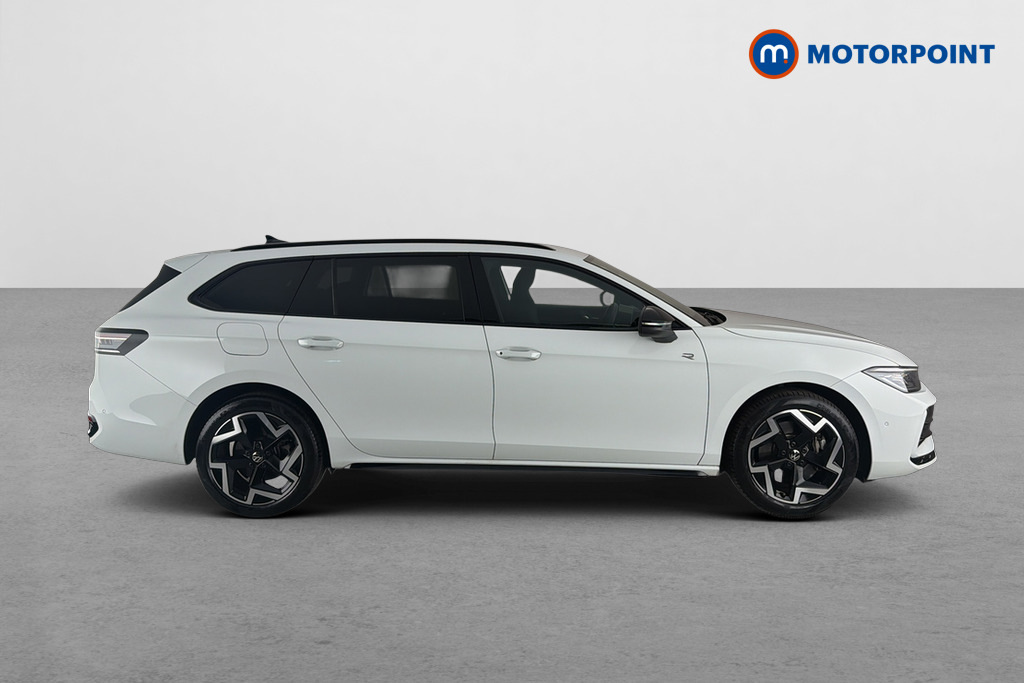 Volkswagen Passat 1.5 Tsi Ehybrid R-line Dsg White #4