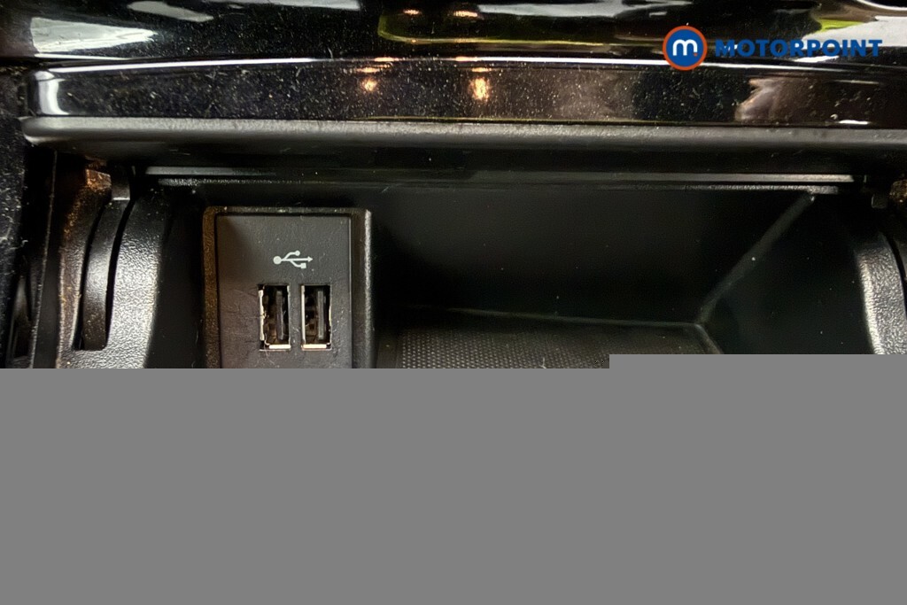 Infiniti Q30 Hatchback Black #31