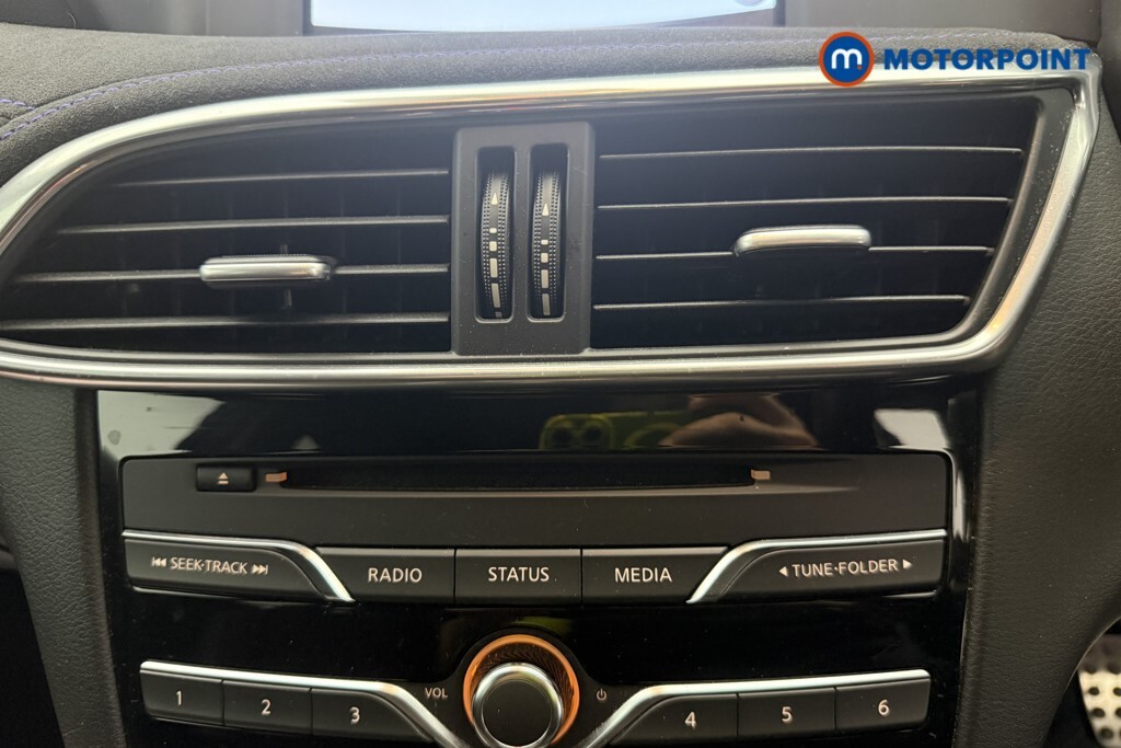 Infiniti Q30 Hatchback Black #32