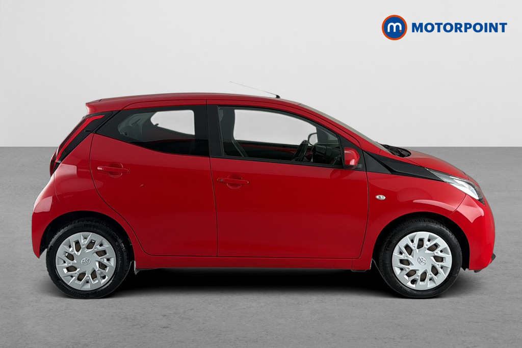Toyota Aygo 1.0 Vvt-i X-play Tss X-shift LY70HNO Red #4