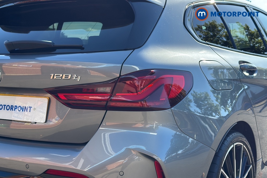 BMW 1 Series 128Ti Step White #24