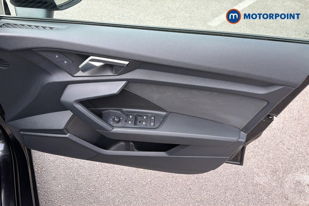 Audi A3 1L Technik Black #18
