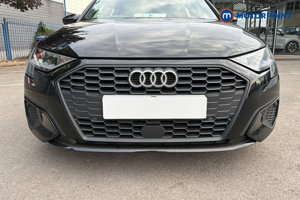 Audi A3 1L Technik Black #31