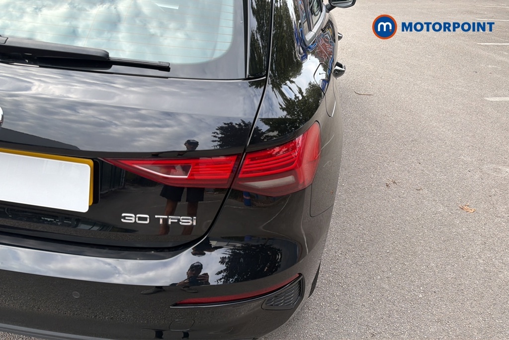 Audi A3 1L Technik Black #26