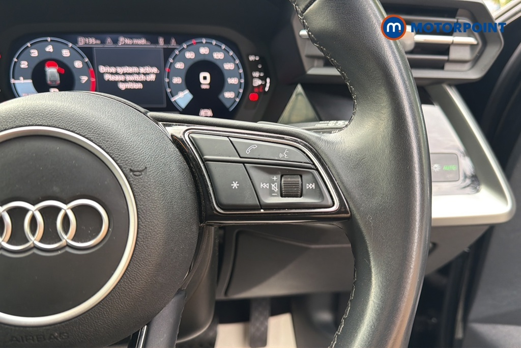 Audi A3 1L Technik Black #10