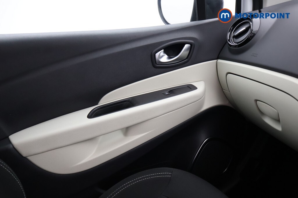 Renault Captur Iconic Tce Black #16