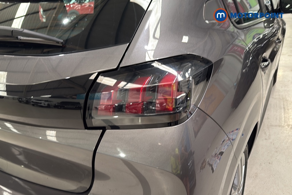 Peugeot 208 Active Black #21