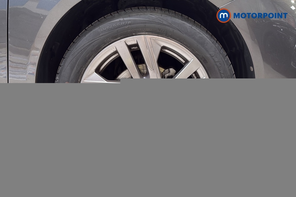 Peugeot 208 Active Black #25