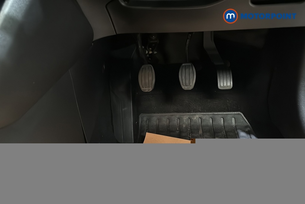Peugeot 208 Active Black #16