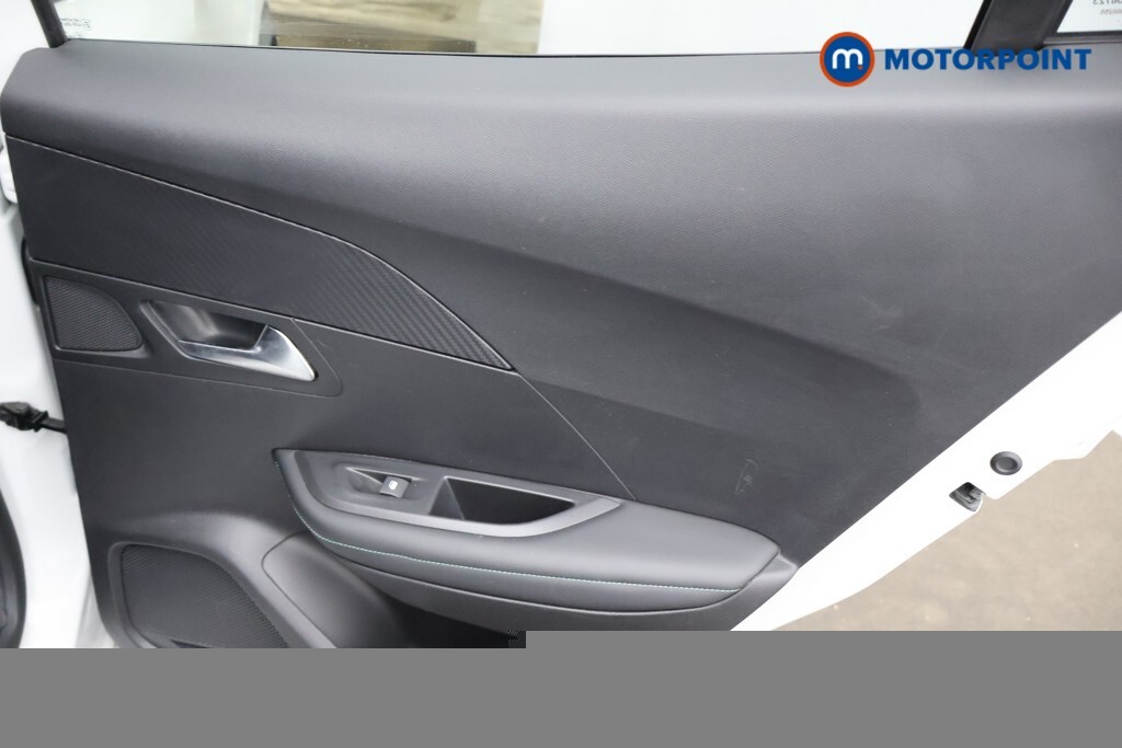 Peugeot e-2008 Gt Black #21