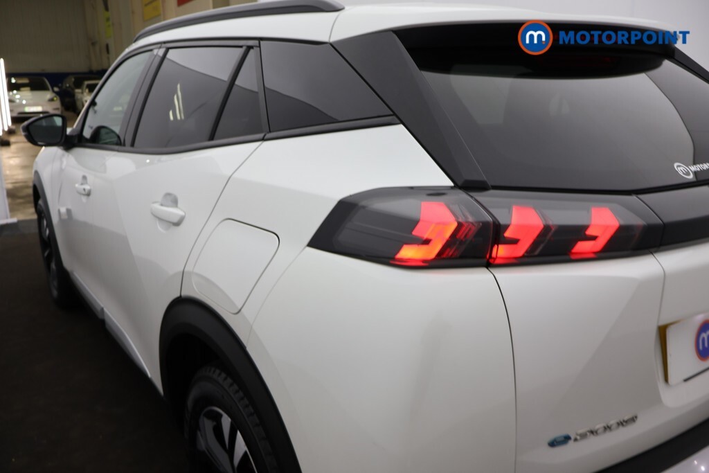 Peugeot e-2008 Gt Black #27