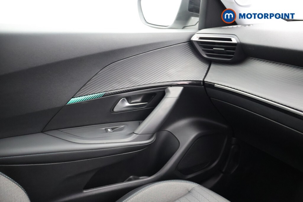 Peugeot e-2008 Gt Black #15