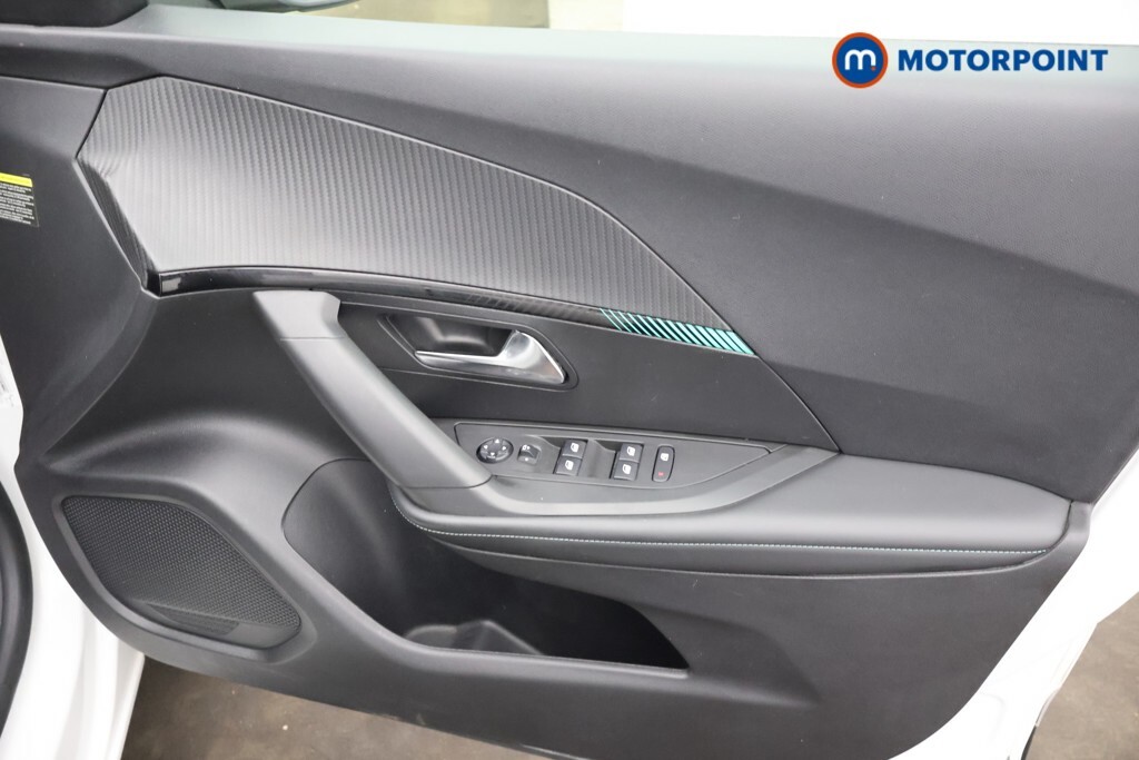Peugeot e-2008 Gt Black #16