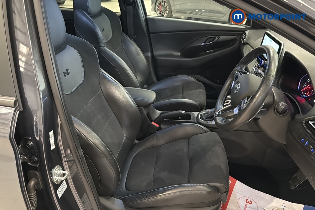 Hyundai I30 Hatchback Red #17