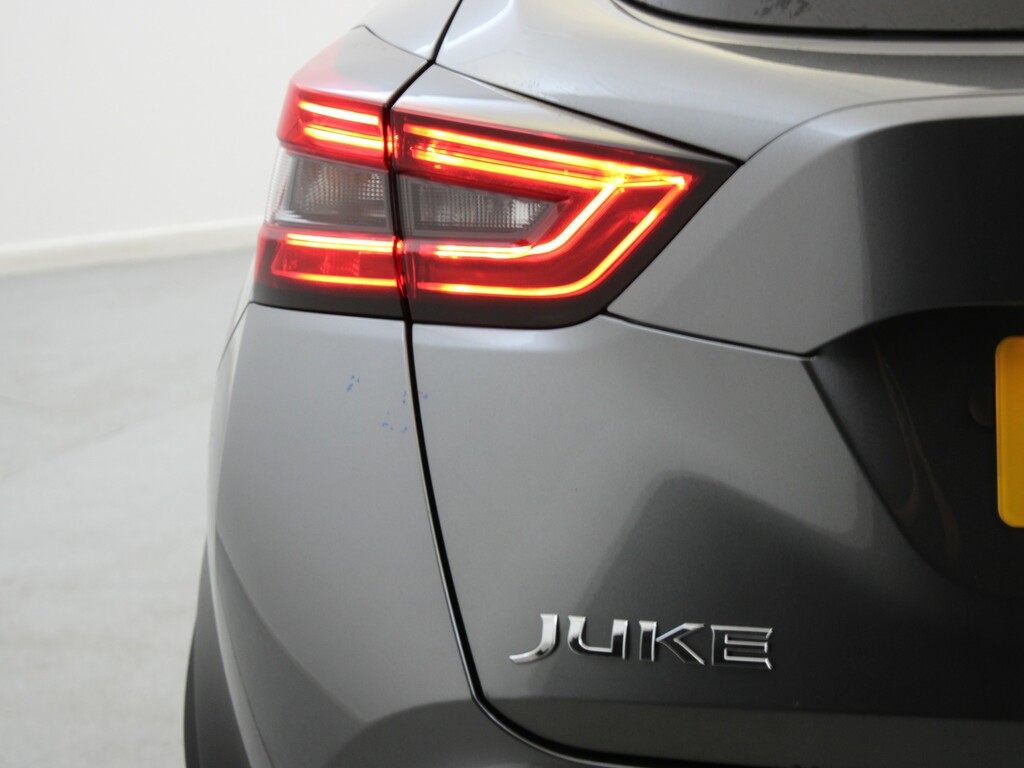 Nissan Juke Tekna Red #37