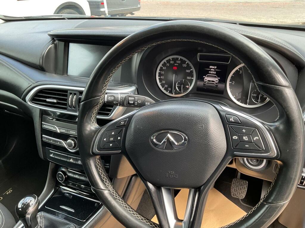 Infiniti Q30 Hatchback Black #24