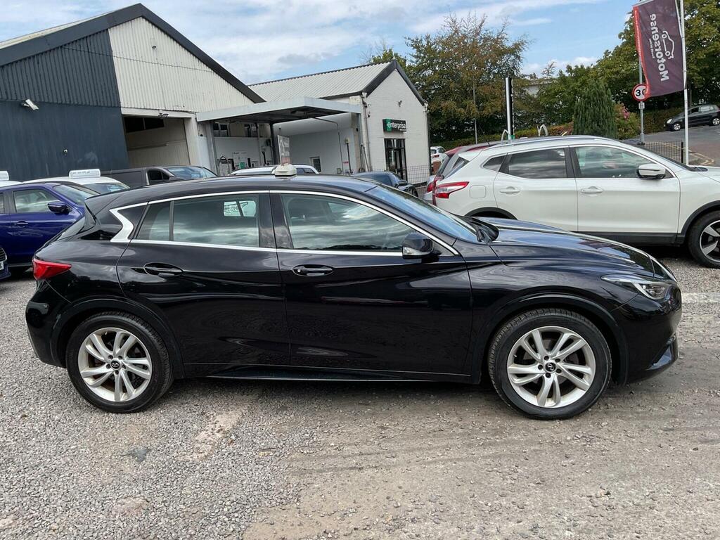 Infiniti Q30 Hatchback Black #10