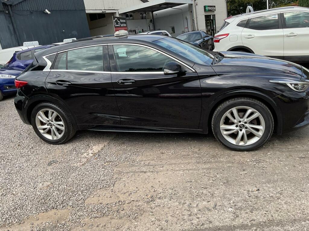 Infiniti Q30 Hatchback Black #69