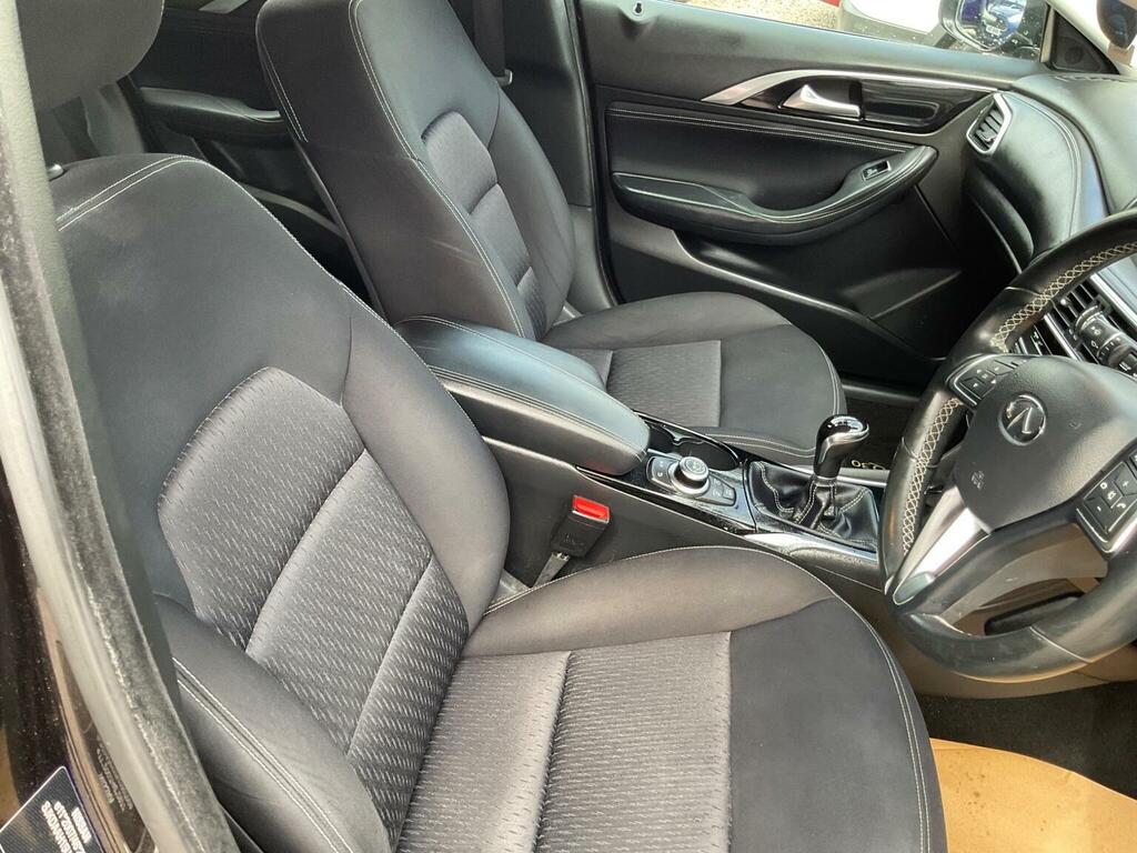 Infiniti Q30 Hatchback Black #21