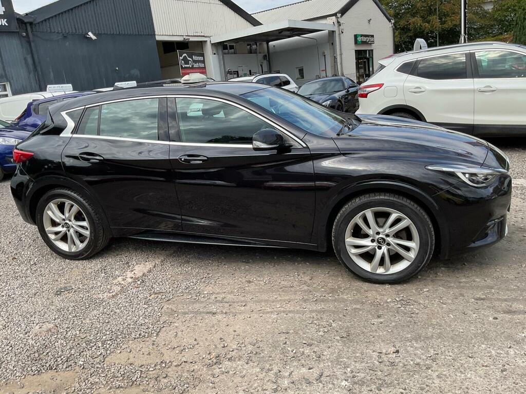 Infiniti Q30 Hatchback Black #60