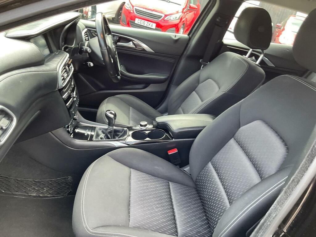 Infiniti Q30 Hatchback Black #15