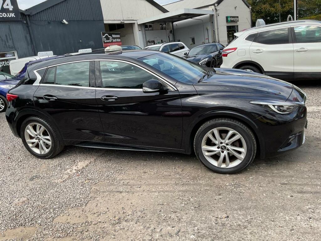 Infiniti Q30 Hatchback Black #61