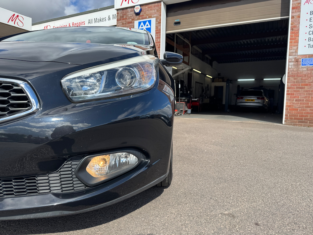 Kia Ceed Hatchback Red #19