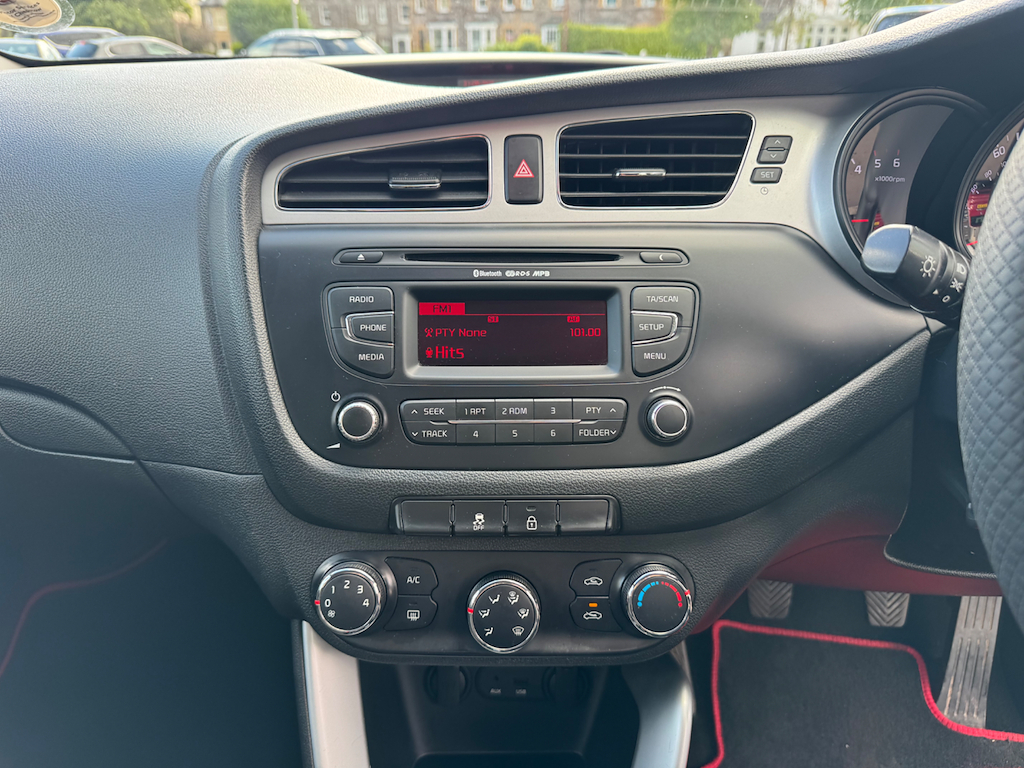 Kia Ceed Hatchback Red #13