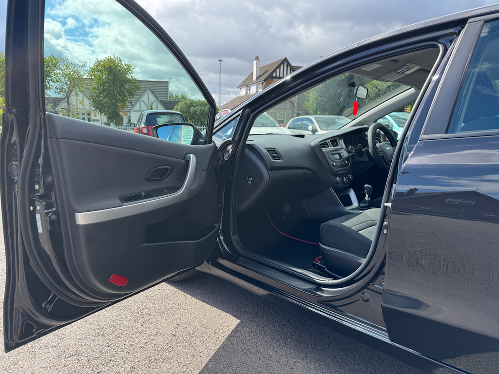 Kia Ceed Hatchback Red #22