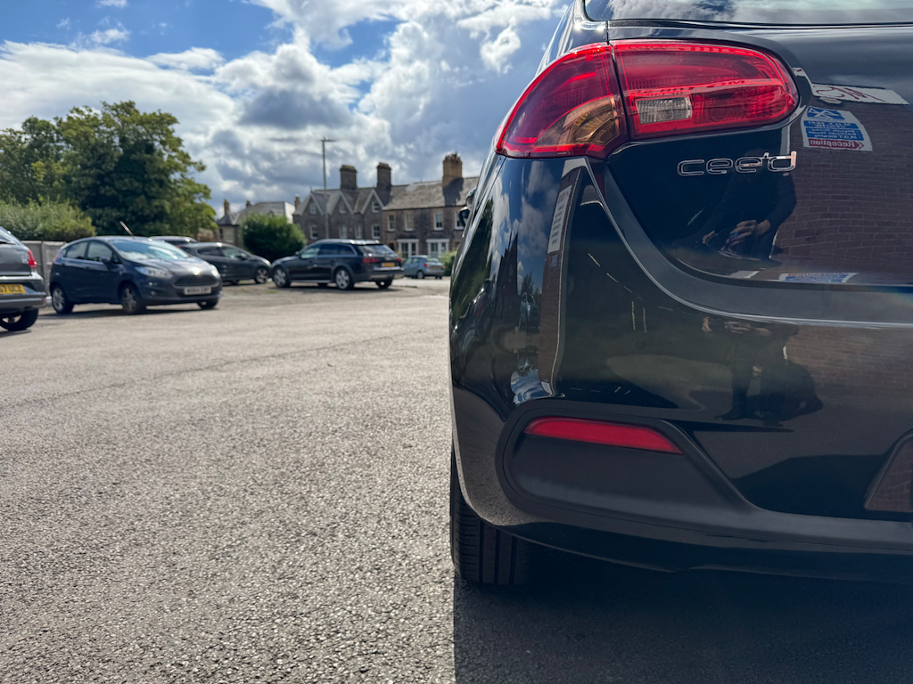 Kia Ceed Hatchback Red #25