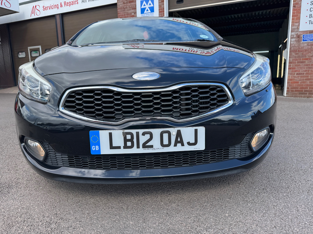 Kia Ceed Hatchback Red #11