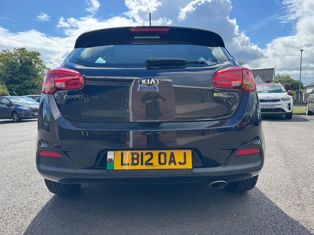Kia Ceed Hatchback Red #9