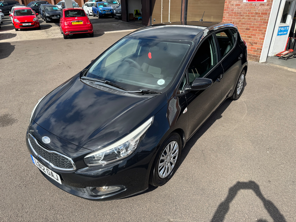 Kia Ceed Hatchback Red #30